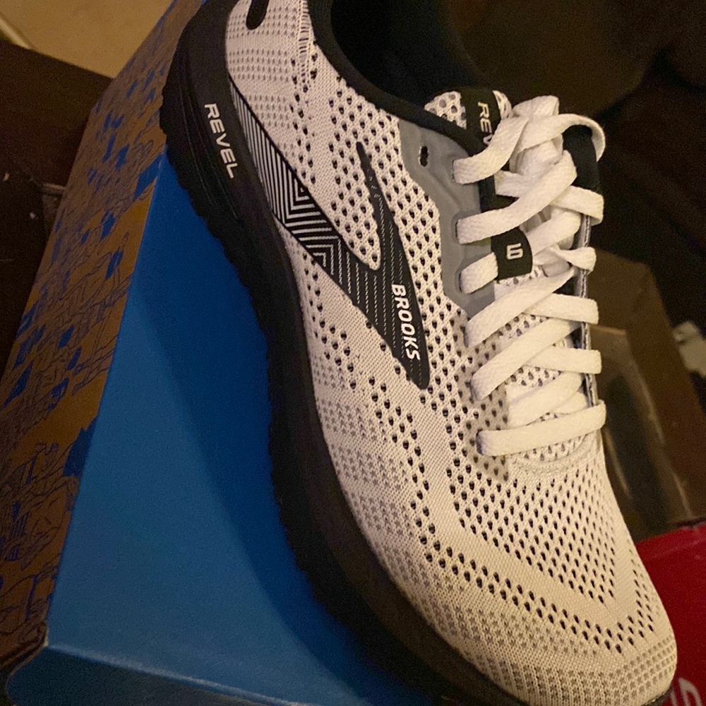 Brand new! Never worn. Women’s size 6 Brooks - Energize